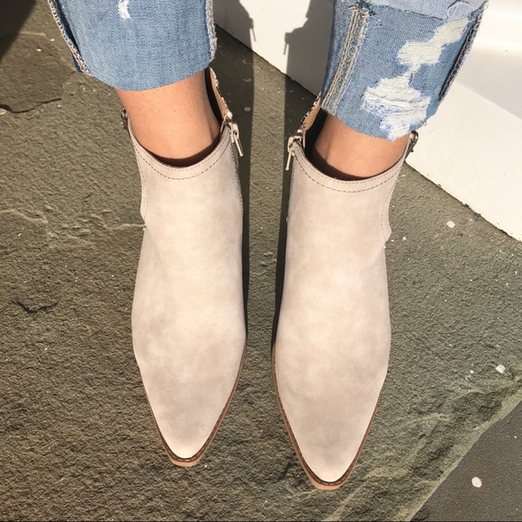 🆕BEIGE POINTED TOE CHUNKY HEEL SNEAK SKIN BOOTIES - Picture 3 of 7